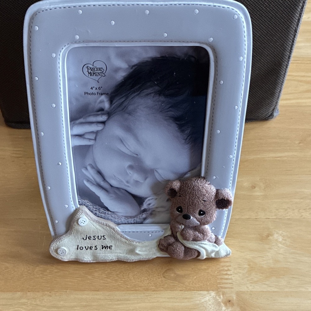 Precious Moments Jesus Loves Me Frame with Bear Religious Nursery Decor 203106